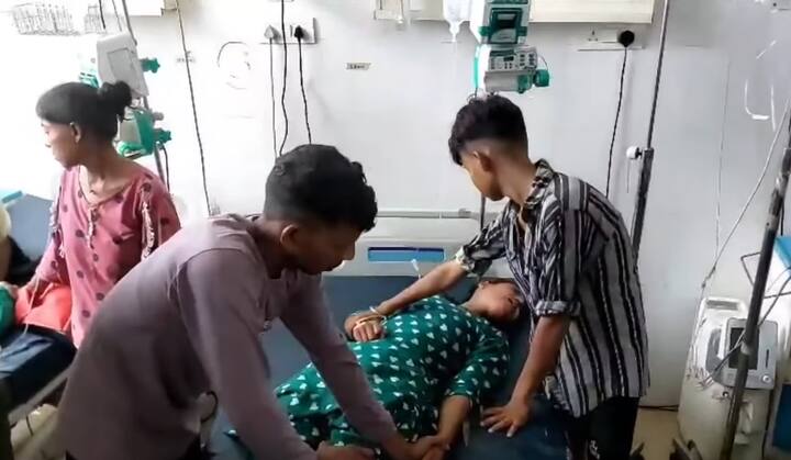 गर्दी वाढल्यावर नियंत्रण सुटले आणि भाविक घाबरून पळू लागले, त्यामुळे जवळच्या दुकानांचे शटरही वाकडे झाले. विजेचा धक्का बसल्याची अफवा असल्याचे काही प्रत्यक्षदर्शींनी सांगितले, पण पोलिसांनी ती अफवा फेटाळली.