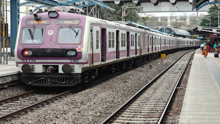 अगर आपकी ट्रेन दोपहर 2.01 बजे से लेकर रात के 11.59 बजे के बीच रवाना होनी है तो EQ रिक्वेस्ट पिछले दिन शाम 4 बजे तक हर हाल में दे देनी होती है.