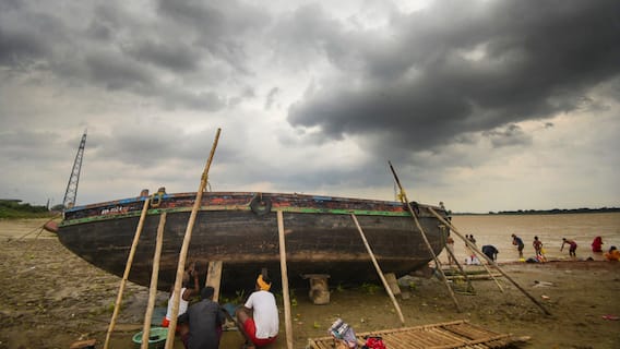 Bihar Weather 28 July: बिहार के इन इलाकों में देर रात से हो रही बारिश, 5 शहरों में आज भारी वर्षा का अलर्ट Bihar Weather 28 July: बिहार के इन इलाकों में देर रात से हो रही बारिश, 5 शहरों में आज भारी वर्षा का अलर्ट