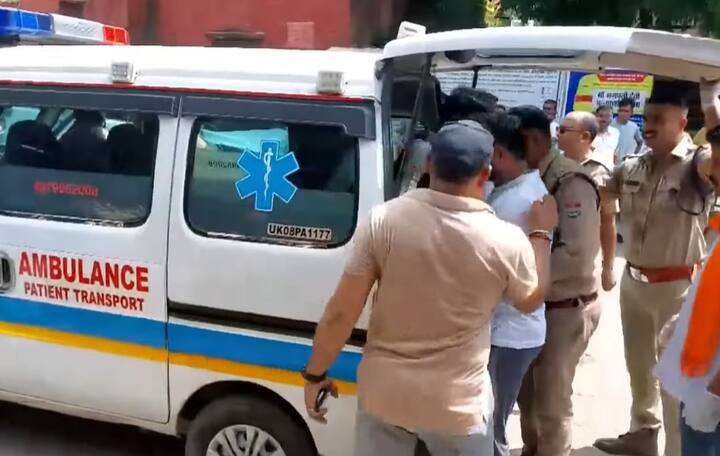 श्रावण महिन्यात विशेषतः सुट्टीच्या दिवशी भाविकांची मोठी गर्दी होणे अपेक्षित असतानाही प्रशासनाने वेळेवर तयारी का केली नाही, असा प्रश्न उपस्थित होतो. गर्दी नियंत्रणासाठी सिंगल रूट व्यवस्था आधीच लागू का केली गेली नाही, यावरही शंका निर्माण झाली आहे.