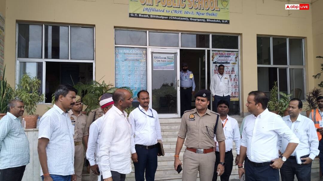 भदोही: UPPSC RO-ARO Exam शांतिपूर्वक निपटी, 24 घंटे बाद भी लीक की कोई सूचना नहीं, परीक्षार्थी बोले थैंक्यू Bhadohi uppsc ro aro exam 2023 ai surveillance success no paper leak ann भदोही: UPPSC RO-ARO Exam शांतिपूर्वक निपटी, 24 घंटे बाद भी लीक की कोई सूचना नहीं, परीक्षार्थी बोले थैंक्यू