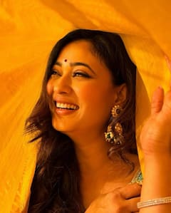 श्वेता तिवारी का कपड़े पहनने का सलीका है अतरंगी, कभी साड़ी तो कभी छोटी ड्रेस में दिखाती हैं अदा