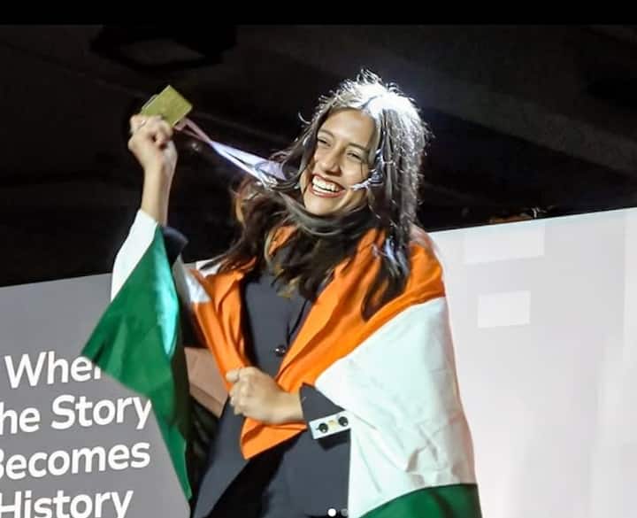 FIDE Women World Cup Champion Divya Deshmukh : జార్జియాలోని బటుమిలో జరిగిన FIDE మహిళల ప్రపంచ కప్లో టై-బ్రేకర్లో కోనేరు హంపిని ఓడించి కొత్త ఛాంపియన్గా చరిత్ర సృష్టించింది 19 ఏళ్ల భారత చెస్ క్రీడాకారిణి దివ్య దేశ్ముఖ్