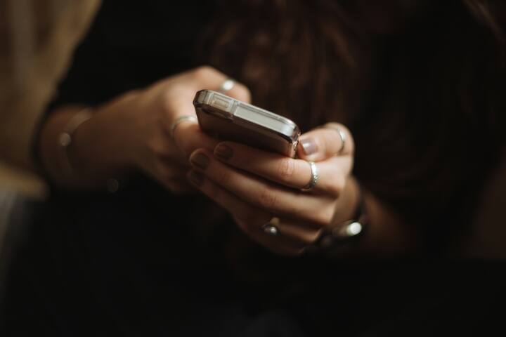 Wi-Fi सतत ऑन ठेवल्यास, ओपन किंवा अनसेक्युर्ड नेटवर्कमधून फोनमध्ये मॅलवेअर येऊ शकतो.
