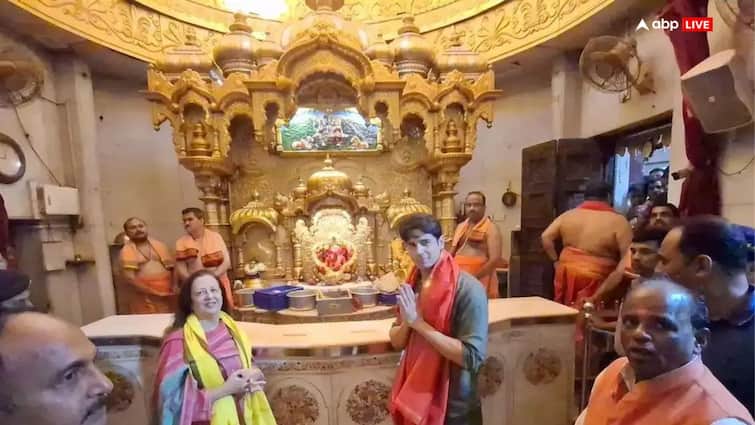 बेबी गर्ल और पत्नी कियारा आडवाणी के लिए बप्पा के दरबार में गए सिद्धार्थ मल्होत्रा, मां के साथ सिद्धिविनायक के किए दर्शन