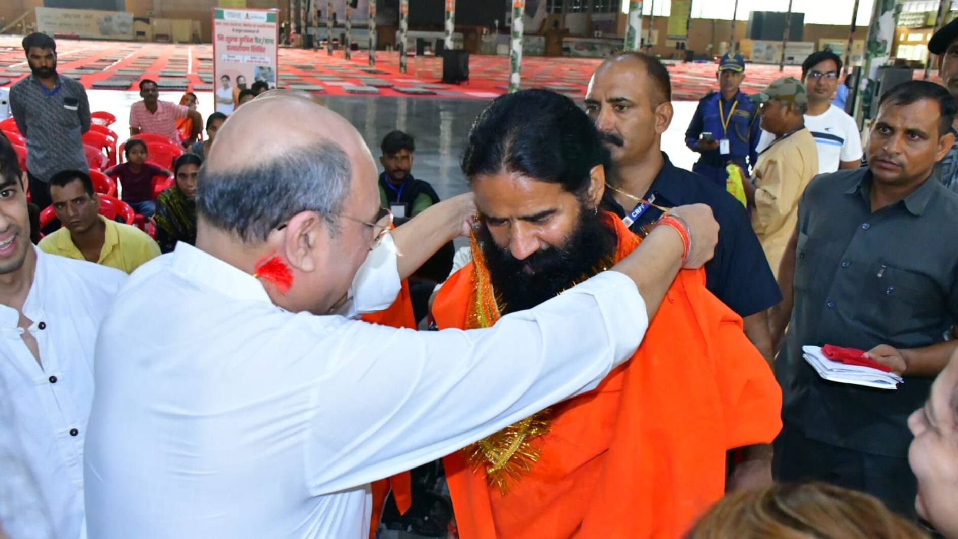 दिव्यांग नहीं दिव्य आत्माएं', पतंजलि ने 250 से ज्यादा लाभार्थियों को दिए कृत्रिम हाथ-पैर, कैलिपर और बैसाखियां