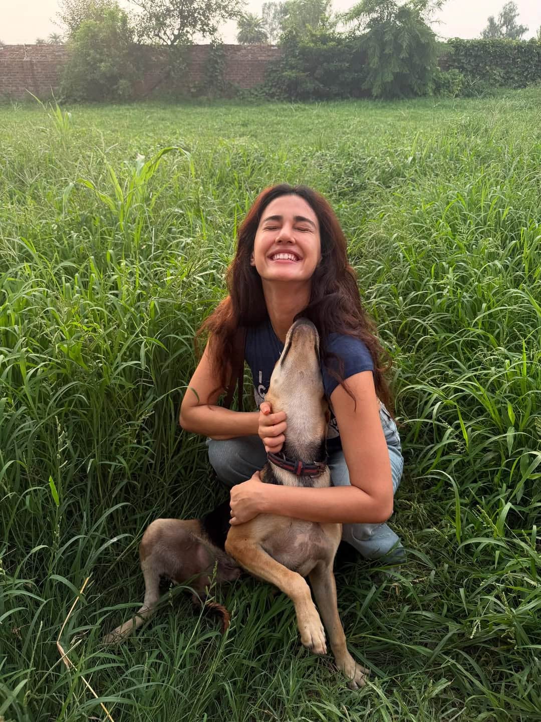 Popular actress Disha Patni reached her formhouse in Bareilly. During this, he spent beautiful moments with his pets.