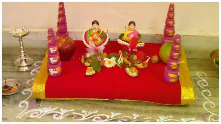 २६ ऑगस्ट २०२५: हरितालिका तृतीय  रितालिका तृतीय म्हणजे भाद्रपद महिन्यातील शुक्ल पक्षातील तृतीया तिथी. या दिवशी हरितालिका व्रत केले जाते, जे प्रामुख्याने स्त्रिया करतात. या व्रतामध्ये, महिला त्यांच्या पतींच्या दीर्घायुष्यासाठी आणि सुखी वैवाहिक जीवनासाठी उपवास करतात. अविवाहित मुलींना चांगला नवरा मिळावा यासाठीही हे व्रत करतात.
