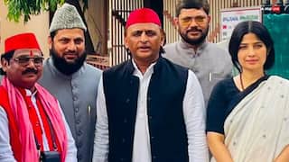 मस्जिद में जाना पड़ेगा भारी? अखिलेश और डिंपल के खिलाफ मौलाना ने दी केस दर्ज कराने की धमकी