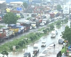 Ahmadabad Rain: અમદાવાદમાં ફરી શરૂ થયો ધોધમાર વરસાદ, અનેક વિસ્તાર જળમગ્ન, વાહનો અટવાયા