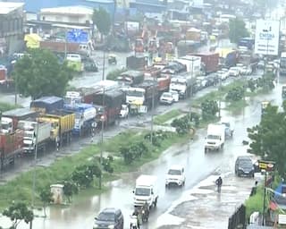 Ahmadabad Rain: અમદાવાદમાં ફરી શરૂ થયો ધોધમાર વરસાદ, અનેક વિસ્તાર જળમગ્ન, વાહનો અટવાયા