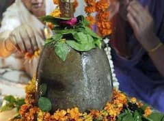 Shrawan 2025: શ્રાવણ માસમાં બિલ્વપત્ર અર્પણ કરતી સમયે આ મંત્રનો કરો જાપ, મહાદેવ થશે પ્રસન્ન