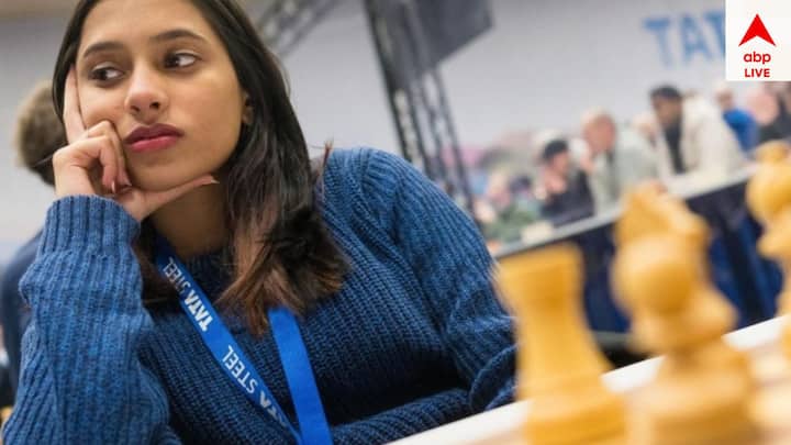 মাত্র ১০ বছর বয়সেই জাতীয় পর্যায়ে চ্যাম্পিয়ন হয়েছিলেন দিব্য়া দেশমুখ। দেশের জার্সিতে বয়সভিত্তিক ক্যাটাগরিতে খেতাব জিতেছিলেন।