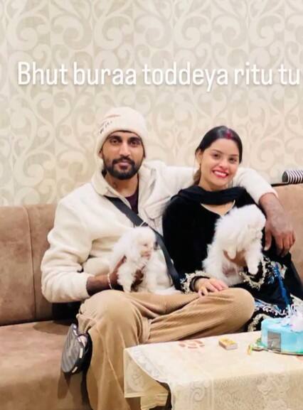 ਮਸ਼ਹੂਰ ਪੰਜਾਬੀ ਗਾਇਕਾ ਦਾ ਟੁੱਟਿਆ ਵਿਆਹੁਤਾ ਰਿਸ਼ਤਾ, ਕਿਸੇ ਹੋਰ ਨਾਲ ਨਾਜਾਇਜ਼ ਸੰਬੰਧਾਂ ਦੇ ਲੱਗੇ ਦੋਸ਼...