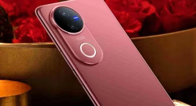 Vivo V60 વિશે સમાચાર છે કે તે 12 ઓગસ્ટે લોન્ચ થશે. તેમાં 6.67-ઇંચ 1.5K AMOLED ડિસ્પ્લે, 120Hz રિફ્રેશ રેટ અને Snapdragon 7 Gen 4 ચિપસેટ હોવાની અપેક્ષા છે. ભારતમાં તેની કિંમત 40,000 રૂપિયાથી ઓછી હોઈ શકે છે.