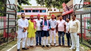 Gorakhpur News: डिंपल यादव पर आपत्तिजनक टिप्पड़ी करने वाले मौलाना पर एफआईआर की मांग, सपाईयों ने पुलिस को दिया ज्ञापन