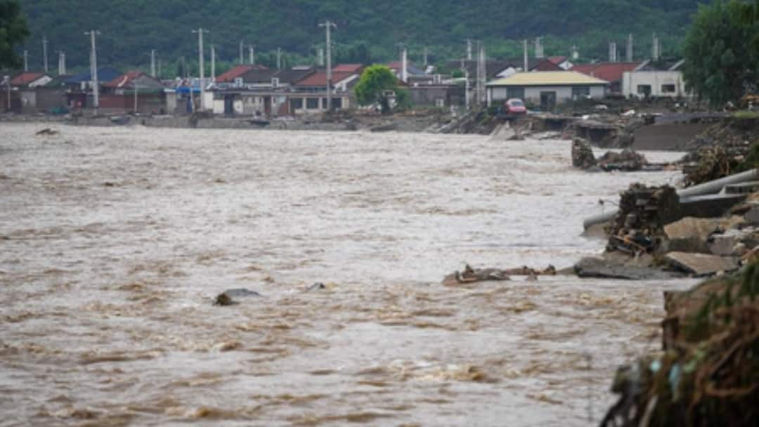 Torrential Rains Kill 30 In Beijing Torrential Rains Kill 30 In Beijing; 80,000 Evacuated As City Faces Flood Emergency