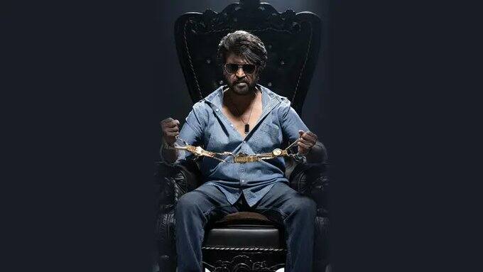 தமிழ் சினிமாவில் 50 ஆண்டுகால திரைப்பயணத்தை கடந்துள்ளதை முன்னிட்டு கூலி படத்திற்கு ரசிகர்கள் மத்தியில் பெரும் எதிர்பார்ப்பு உருவாகியுள்ளது. பிற நாடுகளில் படத்தின் முன்பதிவுகள் தொடங்கிட் டிக்கெட் விற்பனை படு தீவிரமாக நடைபெற்று வருகிறது