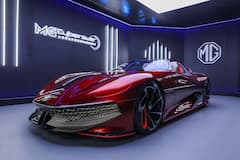 MG Cyberster भारतात लॉन्च: 3.2 सेकंदात 100kmph, 580km रेंज आणि जबरदस्त लुकसह इलेक्ट्रिक सुपरकारचा धमाका!