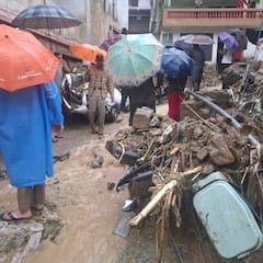 Himachal Flood: हिमाचल में भारी बारिश से तबाही, मंडी में बादल फटने से 3 की मौत, अलर्ट जारी