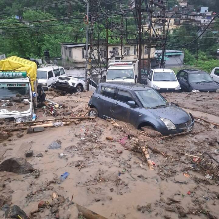 राज्य आपातकालीन परिचालन केंद्र के अनुसार हिमाचल में इस समय तीन नेशनल हाइवे और 266 सड़कें बंद हैं. सभी तीनों बंद एनएच – एनएच-21, एनएच-154 और एनएच-03 मंडी जिले में हैं. मंडी में ही सबसे ज्यादा 177 सड़कें बंद हैं. इसके अलावा मंडी में 540 बिजली ट्रांसफार्मर और 39 पेयजल योजनाएं ठप पड़ी हैं. पूरे राज्य में 649 ट्रांसफार्मर और 98 पेयजल योजनाएं प्रभावित हैं. लोक निर्माण विभाग, जल शक्ति विभाग और आपदा प्रबंधन विभाग की टीमें राहत कार्य में लगी हैं, और एनडीआरएफ को भी अलर्ट पर रखा गया है.