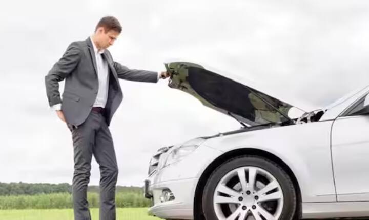 ਕੁਝ ਕੰਪਨੀਆਂ ਤੁਹਾਨੂੰ ਬ੍ਰੇਕਡਾਊਨ ਅਸੀਸਟੈਂਸ ਜਾਂ ਆਨ-ਸਪਾਟ ਰਿਪੇਅਰ ਵਰਗੀਆਂ ਸਹੂਲਤਾਂ ਪ੍ਰਦਾਨ ਕਰਦੀਆਂ ਹਨ। ਜੇਕਰ ਤੁਸੀਂ ਉਹ ਕਵਰ ਲਿਆ ਹੈ, ਤਾਂ ਤੁਸੀਂ ਉੱਥੇ ਤੁਰੰਤ ਇੰਸ਼ੂਰੈਂਸ ਦਾ ਕਲੇਮ ਲੈ ਸਕਦੇ ਹੋ। ਪਰ ਪਹਿਲਾਂ ਤੁਹਾਨੂੰ ਇਹ ਪਤਾ ਲਗਾਉਣਾ ਹੋਵੇਗਾ ਕਿ ਇਹ ਤੁਹਾਡੀ ਪਾਲਿਸੀ ਵਿੱਚ ਹੈ ਜਾਂ ਨਹੀਂ।