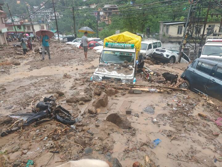 मौसम विभाग की रिपोर्ट के अनुसार मंडी शहर में सोमवार (28 जुलाई) रात सर्वाधिक 198 मिमी बारिश दर्ज की गई, जबकि पंडोह में 124 मिमी, कटौला में 89 मिमी, देहरा गोपीपुर में 74 मिमी, बरठीं, नादौन और ऊना में 72 मिमी बारिश हुई. मौसम विभाग ने आज मंगलवार को भी भारी से बहुत भारी बारिश का ऑरेंज अलर्ट जारी किया है. वहीं 30 जुलाई से 4 अगस्त तक येलो अलर्ट रहेगा.