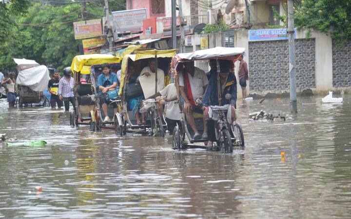 सबसे ज्यादा खराब स्थिति राजेंद्र नगर के रोड नंबर 8 रोड नंबर 6 में है. इससे पहले 2019 में जमकर बारिश हुई थी तो राजेंद्र नगर और अशोक राजपथ के किनारे के कई  गलियां जलमग्न हो गई थीं.