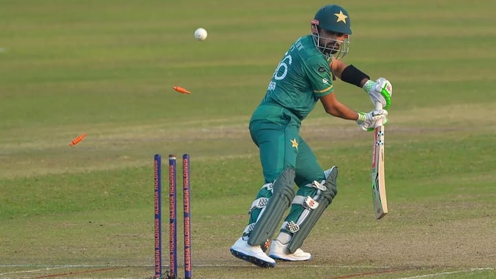 Asia Cup 2025 : ఆసియా కప్ 2025లో బాబర్ ఆజం కూడా ఆడకపోవచ్చు. అతను చాలా కాలంగా పాకిస్తాన్ టీ20 జట్టుకు దూరంగా ఉన్నాడు. గత మూడు టీ20 సిరీస్ల నుంచి అతన్ని జట్టులోకి పాకిస్తాన్ తీసుకోవడం లేదు. కాబట్టి అతను ఆసియా కప్ లో ఆడటం కష్టమే.