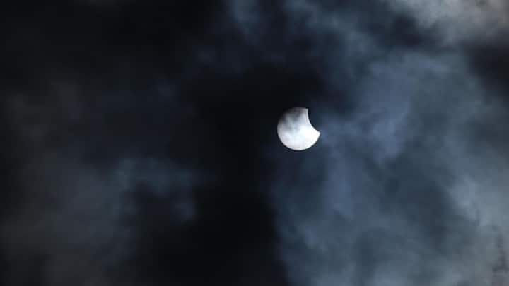 ২০২৫ সালের শেষ সূর্যগ্রহণ ২১ সেপ্টেম্বর ২০২৫ (রবিবার) অনুষ্ঠিত হতে চলেছে। এই গ্রহণটি হবে বলয়াকার সূর্যগ্রহণ এবং এর জ্যোতির্বিদ্যাগত প্রভাব অস্ট্রেলিয়া, ইন্দোনেশিয়া এবং দক্ষিণ প্রশান্ত মহাসাগরের কিছু অংশে দৃশ্যমান হবে।