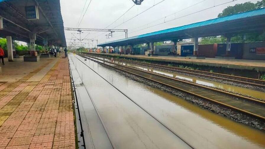 Railway News: હવે ટ્રેક પર પાણી ભરાવા છતાં અટકશે નહીં ટ્રેન, રેલવે લાવી રહ્યું છે નવી સિગ્નલ સિસ્ટમ railways installs msdac system to ensure undisrupted train services during rain Railway News: હવે ટ્રેક પર પાણી ભરાવા છતાં અટકશે નહીં ટ્રેન, રેલવે લાવી રહ્યું છે નવી સિગ્નલ સિસ્ટમ