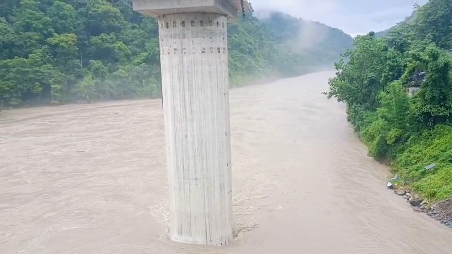 Darjeeling Weather : দার্জিলিংয়ে বড় দুর্যোগ, ফুঁসছে তিস্তা, বিপদসীমার উপরে জল, বন্ধ কালিম্পংয়ের রাস্তা