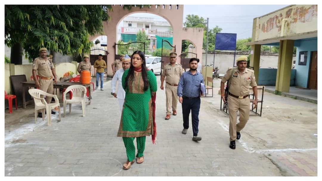 Noida Ghaziabad DMs Transferred In Major Bureaucratic Reshuffle Noida, Ghaziabad DMs Transferred In Major Bureaucratic Reshuffle