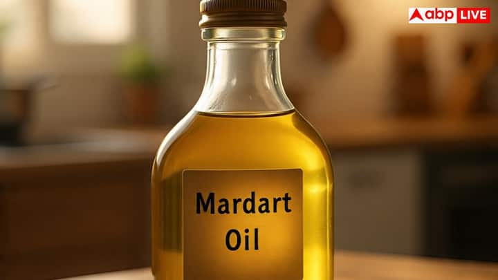 सरसों का तेल न सिर्फ खाने का स्वाद बढ़ाता है, बल्कि हेल्थ के लिए भी बेहतरीन है. इसमें ओमेगा-3 और ओमेगा-6 फैटी एसिड होते हैं, जो दिल को मजबूत बनाते हैं. कच्चा सरसों तेल इम्यूनिटी को बढ़ाता है और खाने में खास फ्लेवर देता है.