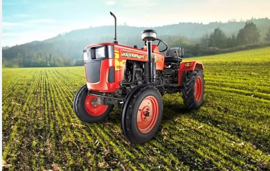 Eicher 241 ਆਈਸ਼ਰ 241 ਇੱਕ ਚੰਗਾ ਟਰੈਕਟਰ ਹੈ ਅਤੇ ਗਾਹਕਾਂ ਵਿੱਚ ਕਾਫ਼ੀ ਮਸ਼ਹੂਰ ਹੈ। ਇਸ ਵਿੱਚ 1.6L ਲੀਟਰ ਇੰਜਣ ਹੈ। ਇਹ 2WD ਦੇ ਨਾਲ ਆਉਂਦਾ ਹੈ। ਇਸ ਤੋਂ ਇਲਾਵਾ, ਇਸ ਵਿੱਚ 5 ਫਾਰਵਰਡ + 1 ਫਾਰਵਰਡ ਗੀਅਰ ਹਨ। ਇਹ 21.3HP ਦੇ ਨਾਲ ਆਉਂਦਾ ਹੈ। ਇਹ ਟਰੈਕਟਰ ਖੇਤੀਬਾੜੀ ਦੇ ਕੰਮ ਲਈ ਬਹੁਤ ਫਾਇਦੇਮੰਦ ਸਾਬਤ ਹੁੰਦਾ ਹੈ। ਇਹ 960 ਕਿਲੋਗ੍ਰਾਮ ਤੱਕ ਭਾਰ ਚੁੱਕ ਸਕਦਾ ਹੈ। ਇਸ ਟਰੈਕਟਰ ਦੀ ਕੀਮਤ 3.83 ਲੱਖ ਰੁਪਏ ਤੋਂ 4.15 ਲੱਖ ਰੁਪਏ ਤੱਕ ਹੈ।