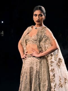 भूमि पेडनेकर का रॉयल लुक, लहंगा पहन रैंप पर बिखेरी अदाएं, शाही अवतार पर फिदा हुए फैंस