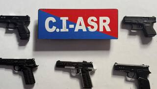 ਅੰਮ੍ਰਿਤਸਰ 'ਚ ਪਾਕਿਸਤਾਨ ਨਾਲ ਜੁੜਿਆ ਹਥਿਆਰ ਤਸਕਰ ਗ੍ਰਿਫ਼ਤਾਰ, ਸਰਹੱਦ ਤੋਂ ਚੁੱਕੀ ਖੇਪ, ਗੈਂਗਸਟਰਾਂ ਨੂੰ ਹੋਣੀ ਸੀ ਸਪਲਾਈ, ਹਥਿਆਰ ਬਰਾਮਦ