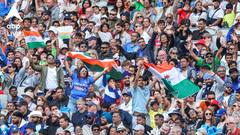 ভারতীয় সমর্থকদের মাঝে ম্যাঞ্চেস্টারে পাকিস্তানের জার্সি পরে হাজির এক সমর্থক, তারপর কী হল?