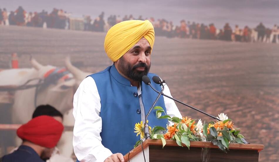 Punjab News: ਬੈਲ ਗੱਡੀਆਂ ਦੀਆਂ ਦੌੜਾਂ ਕਰਵਾਉਣ ਪਹੁੰਚੇ ਸੀਐਮ ਭਗਵੰਤ ਮਾਨ, ਹੁਣ ਕੁੱਤਿਆਂ ਤੇ ਕਬੂਤਰਾਂ ਦੀਆਂ ਖੇਡਾਂ ਦੀ ਵੀ ਇਜਾਜ਼ਤ CM Bhagwant Mann in Ludhiana Punjab News: ਬੈਲ ਗੱਡੀਆਂ ਦੀਆਂ ਦੌੜਾਂ ਕਰਵਾਉਣ ਪਹੁੰਚੇ ਸੀਐਮ ਭਗਵੰਤ ਮਾਨ, ਹੁਣ ਕੁੱਤਿਆਂ ਤੇ ਕਬੂਤਰਾਂ ਦੀਆਂ ਖੇਡਾਂ ਦੀ ਵੀ ਇਜਾਜ਼ਤ