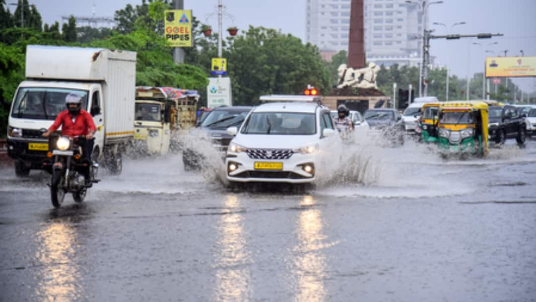 Jaipur Hit By Heaviest Rain In 10 Years; Streets Flooded, Schools Shut Across Rajasthan Jaipur Hit By Heaviest Rain In 10 Years Jaipur Hit By Heaviest Rain In 10 Years; Streets Flooded, Schools Shut Across Rajasthan
