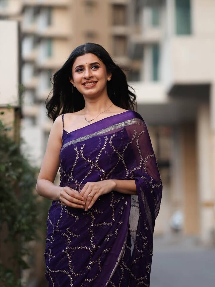 मात्र तिच्या गाण्यांना म्हणावा इतका प्रतिसाद मिळाला नाही.