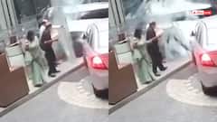Video: कार बैक कर रही थी महिला, शीशा तोड़ होटल में घुसी कार, बाल-बाल बचे लोग, देखें वीडियो
