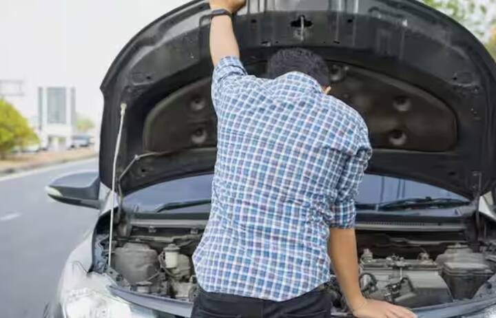 ਇਹ ਪਤਾ ਲਗਾਉਣ ਲਈ, ਆਪਣੇ ਪਾਲਿਸੀ ਦਸਤਾਵੇਜ਼ਾਂ ਦੀ ਜਾਂਚ ਕਰੋ। ਇੱਥੇ ਰੋਡਸਾਈਡ ਅਸਿਸਟੈਂਸ ਜਾਂ 'RSA' ਨਾਮਕ ਇੱਕ ਸੈਕਸ਼ਨ ਹੋਵੇਗਾ। ਜੇਕਰ ਇਹ ਐਡ-ਆਨ ਲਿਆ ਗਿਆ ਹੈ, ਤਾਂ ਤੁਸੀਂ ਟੋਇੰਗ, ਆਨ-ਸਾਈਟ ਮਕੈਨਿਕ ਅਤੇ ਫਿਊਲ ਦੀ ਮਦਦ ਮਿਲ ਸਕਦੀ ਹੈ। ਬਿਨਾਂ ਜ਼ਿਆਦਾ ਪੈਸਾ ਦਿੱਤਿਆਂ।