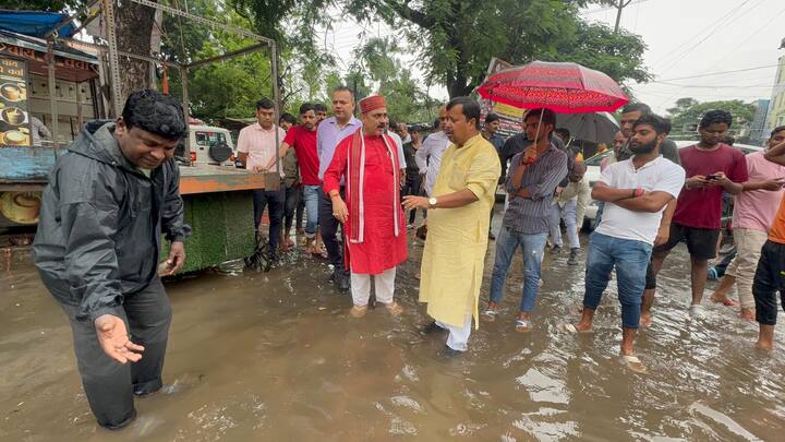 मंत्री जीवेश मिश्रा और बुडको अध्यक्ष सह पटना नगर निगम आयुक्त अमिनेश परासर ने कई जगह संप हाउस का निरीक्षण भी किया और जल निकासी जोर शोर से की जा रही है. लेकिन पटना के कई इलाके ऐसे हैं, जहां तुरंत जल निकासी की कोई व्यवस्था नहीं है.