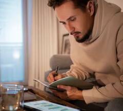 8 ਘੰਟੇ ਸੌਣ ਤੋਂ ਬਾਅਦ ਵੀ ਨਹੀਂ ਰਹਿੰਦੇ ਫ੍ਰੈਸ਼? ਤਾਂ ਕਿਤੇ ਆਹ ਕਾਰਨ ਤੁਹਾਡੀ ਨੀਂਦ ਦਾ ਦੁਸ਼ਮਨ ਤਾਂ ਨਹੀ