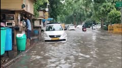 Photos: सुबह से हो रही झामझम बारिश में दिल्ली की सड़कें बनीं दरिया, 15 मिनट के रास्ते पर डेढ़ घंटे का जाम