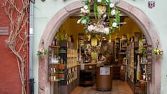 सऊदी अरब में शराब की कितनी दुकानें हैं, वहां कैसे मिलता है लाइसेंस?