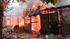 বাইপাসের ধারে প্লাস্টিকের গোডাউনে বিধ্বংসী আগুন, পুড়ে খাক একাধিক ঝুপড়ি