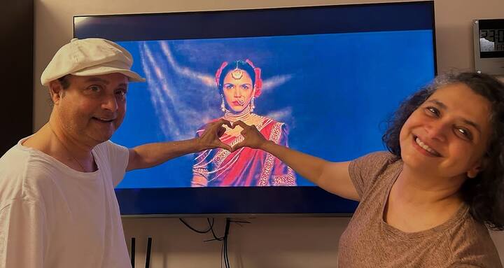 श्रिया पिलगांवकर के माता–पिता भी अपने समय के बड़े एक्ट्रेस रह चुके हैं. एक्ट्रेस का जन्म मुंबई में हुआ और वो बॉलीवुड एक्टर सचिन पिलगांवकर और अदाकारा सुप्रिया पिलगांवकर की बेटी हैं. उनके पेरेंट्स भी अपनी बेटी की परफॉर्मेंस से बेहद खुश हैं.