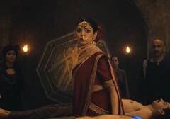 'मंडला मर्डर्स' की 'रुक्मिणी देवी' हैं बेशुमार दौलत की मालकिन,  कभी थीं ट्रेंड स्विमर आज ओटीटी पर मचा रही धमाल